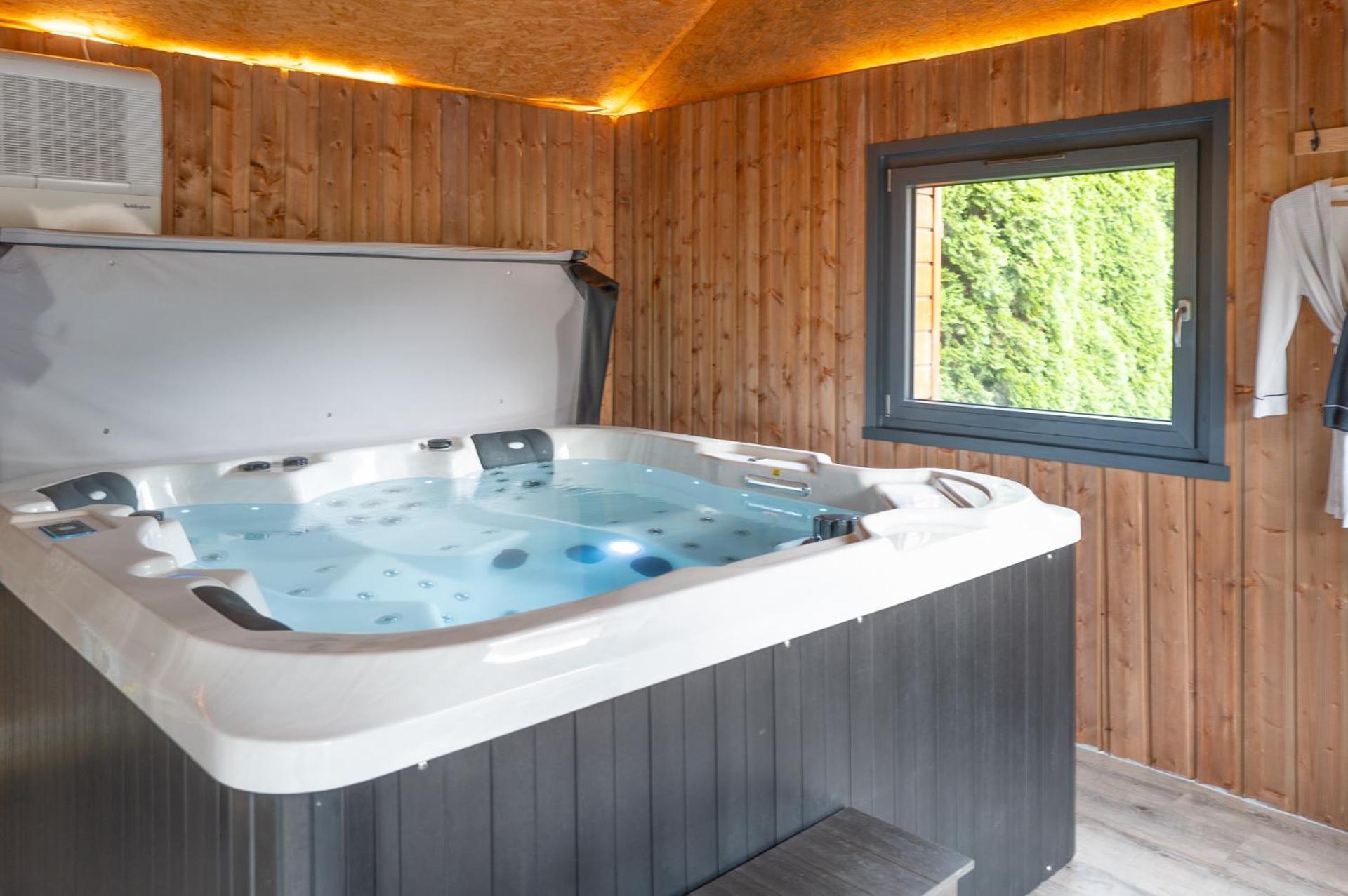 Chalet La Calougeotte, Jardin, Spa Et Sauna Prives Le Ménil Exterior photo